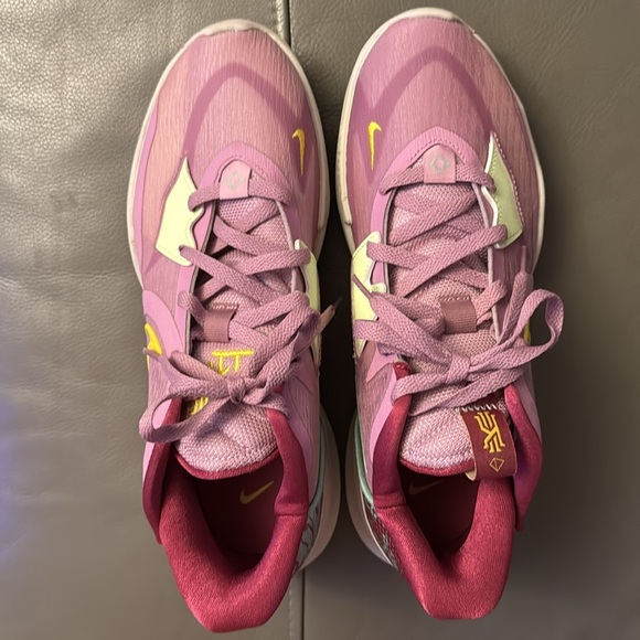 Nike Mens Kyrie Low 5 ‘Orchid’ DJ6012-500 size 10 - Picture 2 of 7